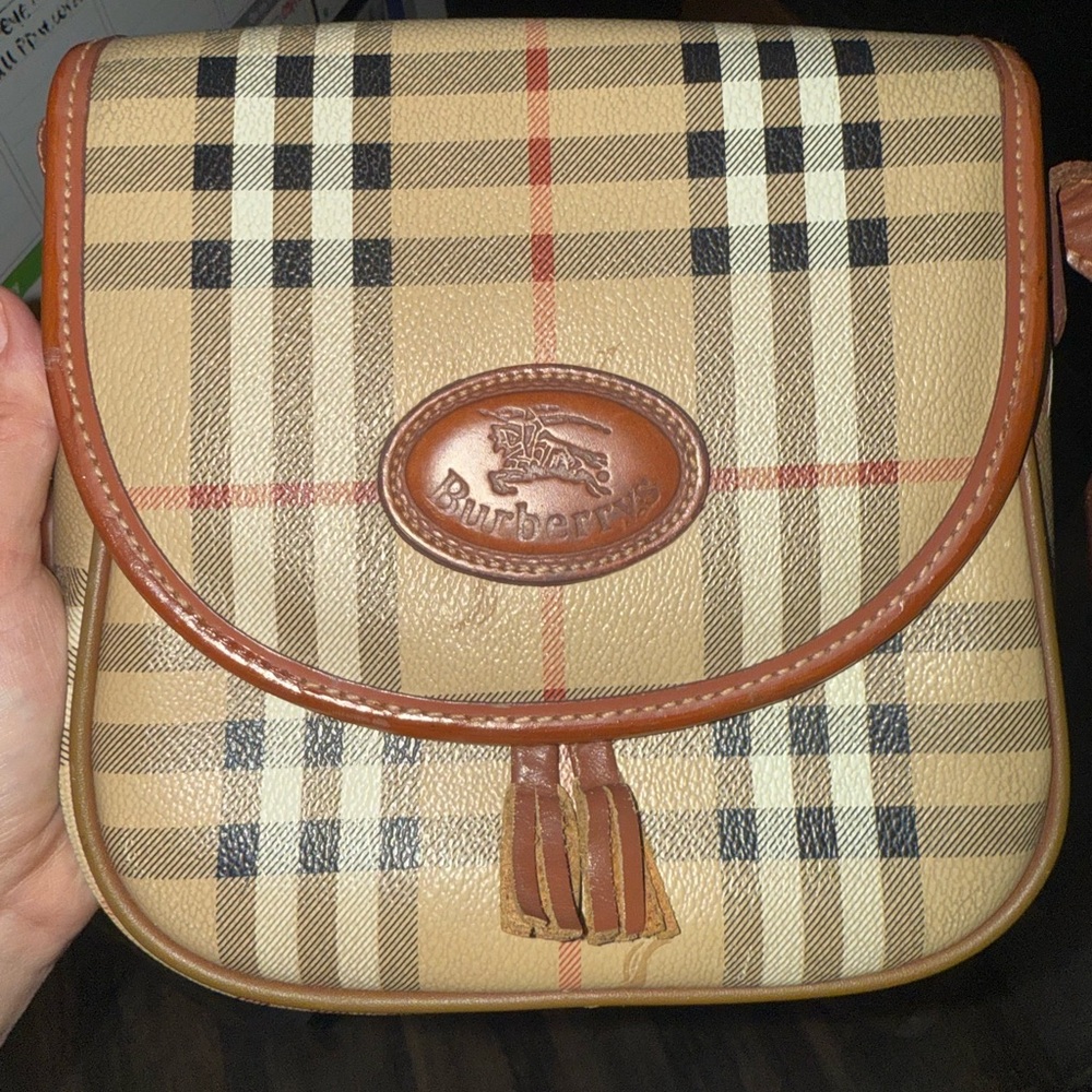 GUC Burberry Checkered Crossbody Bag - Picture 2 of 5